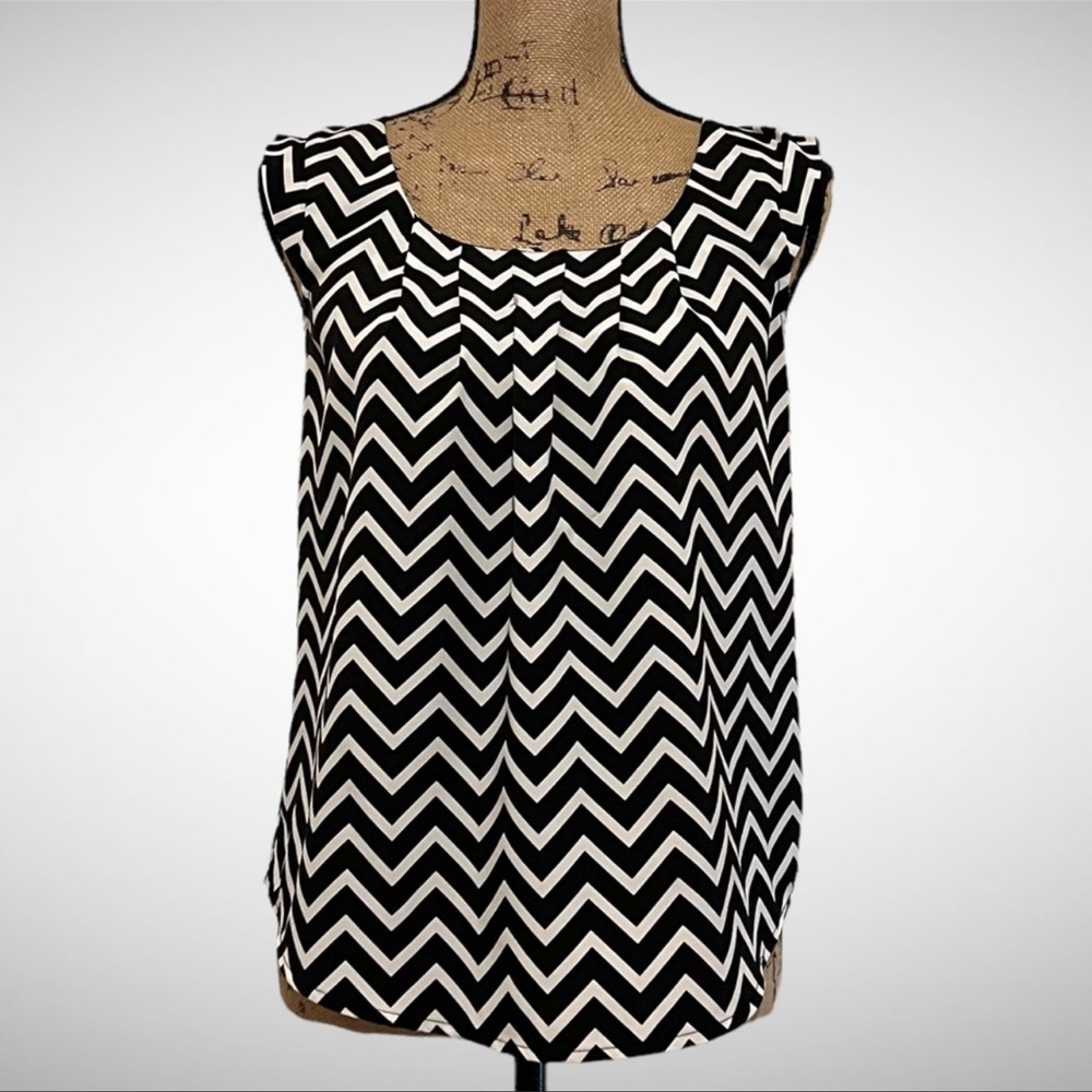 Candie's Black & White Sleeveless Chevron Top